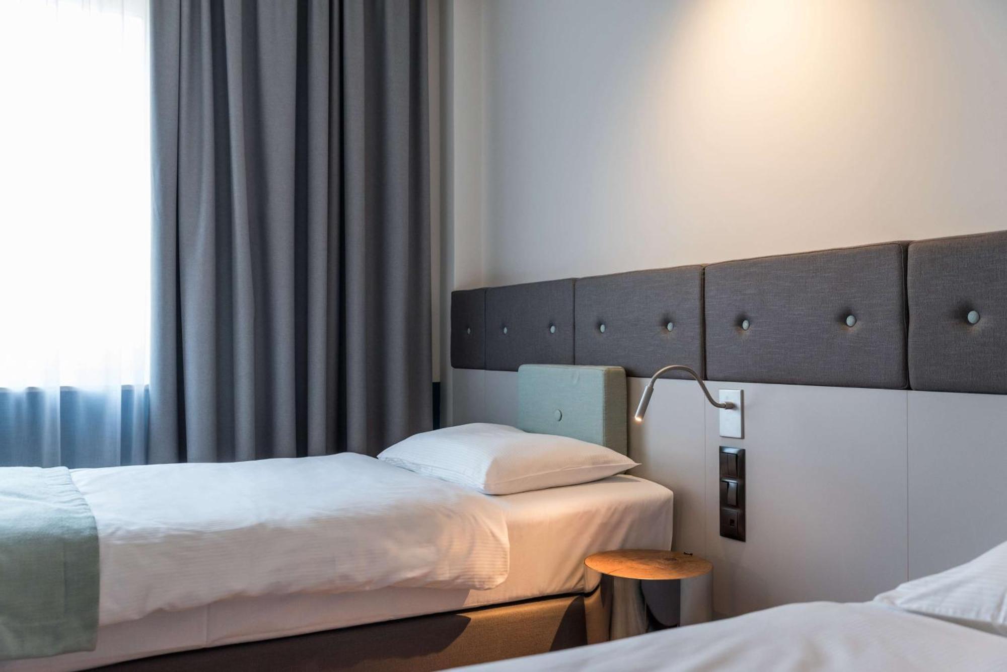 Twin Room,1649877770:JPEG
